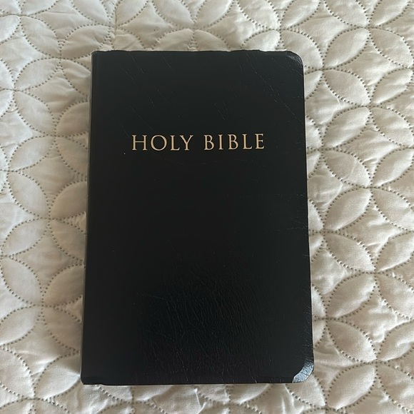Zondervan Giant Print Personal Size Reference Bible Christ’s Words in Red - Picture 1 of 12